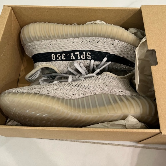 Yeezy Boost 360 V2 Shoes - Picture 4 of 6